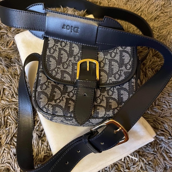 Dior crossbody bag. - Picture 1 of 8